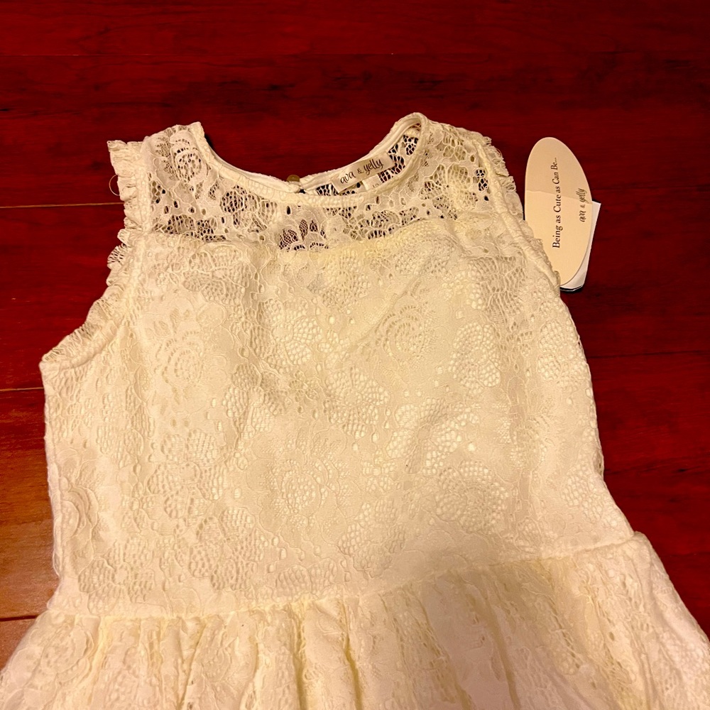 Ava & Yelly beautiful lace dress